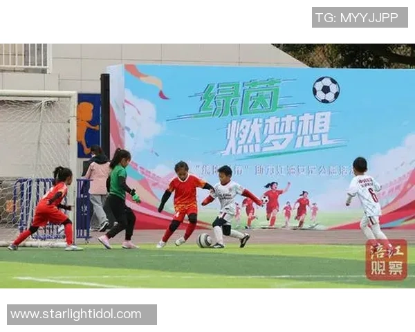 足球亲情：在绿茵场上绽放的亲情与梦想交织的故事