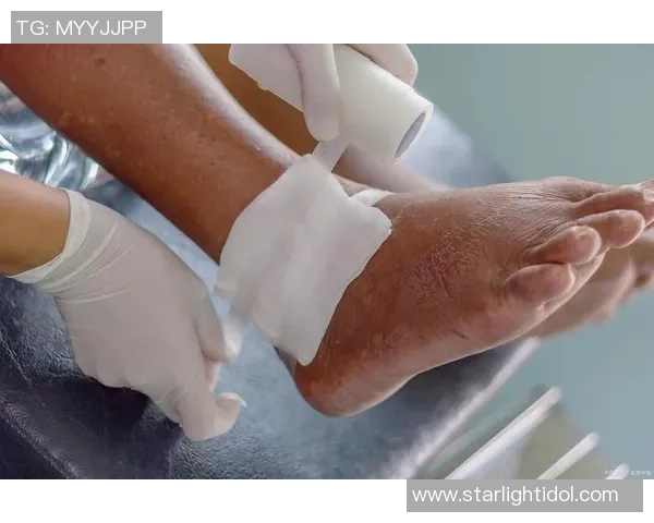 踢足球时脚腕疼痛的原因及有效缓解方法解析 踢足球时脚腕疼痛的原因及有效缓解方法解析